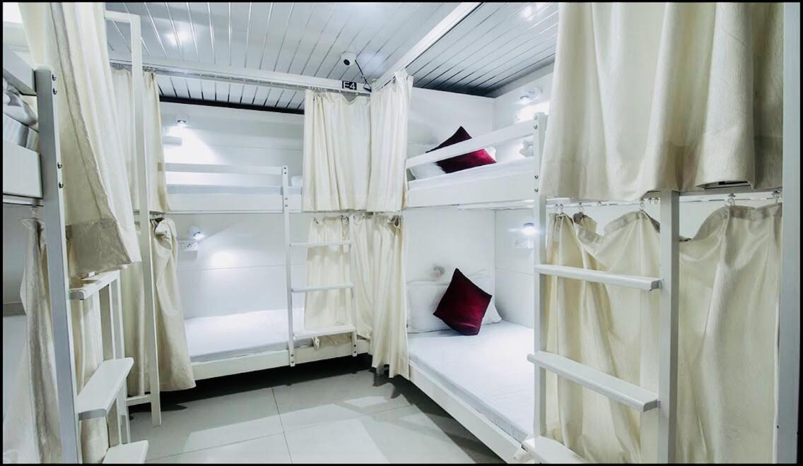 astana airport capsule hotel